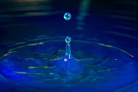 Wassertropfen Blau null