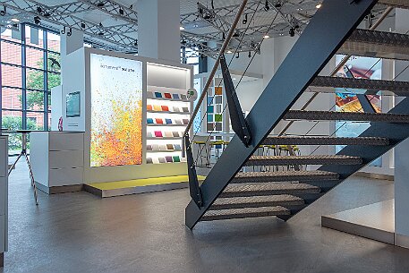 Nora Weinheim | Werksbesichtigung Kautschukboden null