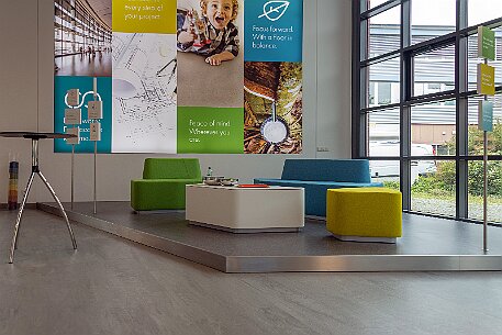 Nora Weinheim | Werksbesichtigung Kautschukboden null