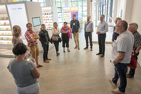 Nora Weinheim | Werksbesichtigung Kautschukboden null