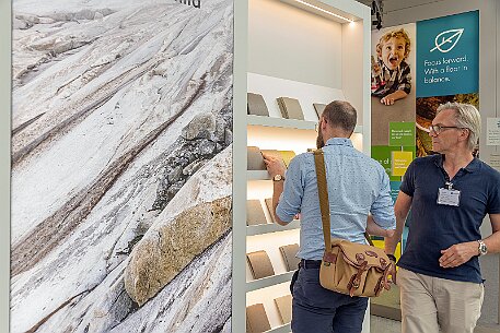 Nora Weinheim | Werksbesichtigung Kautschukboden null