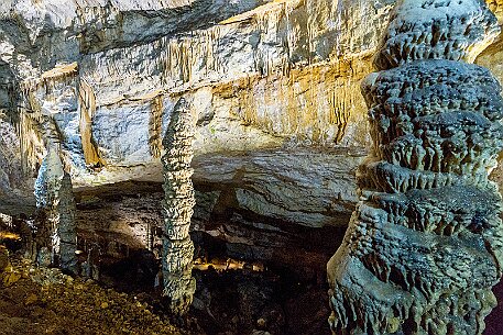 Die Grotten von Réclère im Jura null