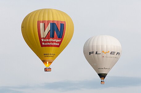 Heissluftballons bei Start in Worben BE null